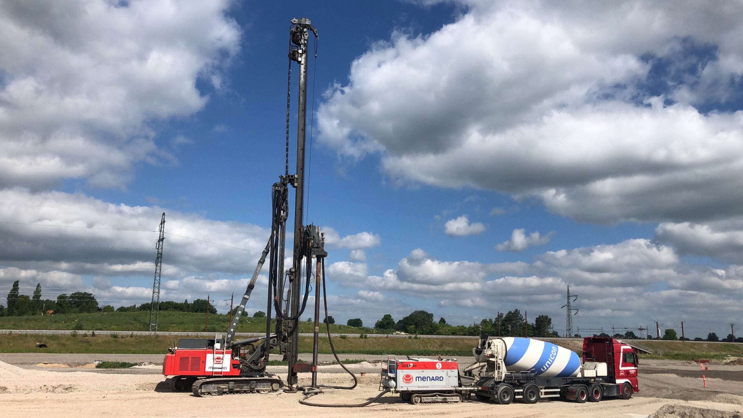 Solrød Strand, Denmark Photo presenting a rigid inclusions workshop for the ground improvement of a worste in denmark